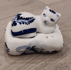 DELFT BLUE Dutch Handpainted Cat Salt & Pepper Shakers